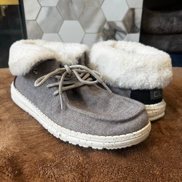 Hey Dude Shoes - Hey Dude Women’s Britt Gray/White Faux Fur Lined Shoes Size 6 Foldover Snap Cuff